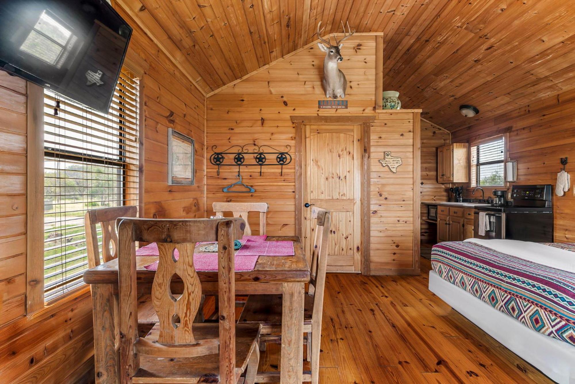 Enchanted Rockview Cabins Crabapple Номер фото